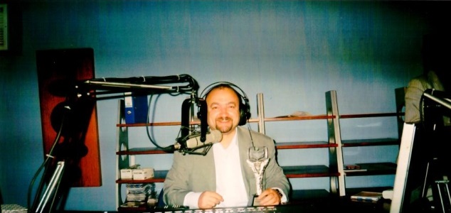 Burhanettin Demircioğlu 2002 Radyo Oscarları Cengiz Polatkan Ödülünü alarak en iyi radyo program ödülünün sahibi olmuştur